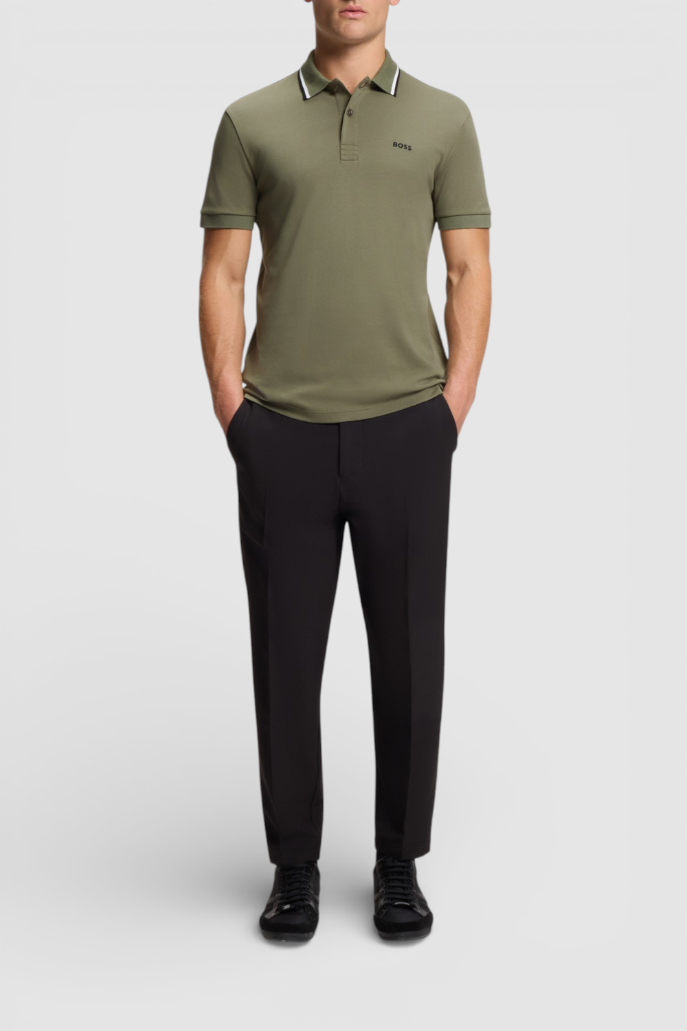 תמונת כל הלוק של חולצת פולו